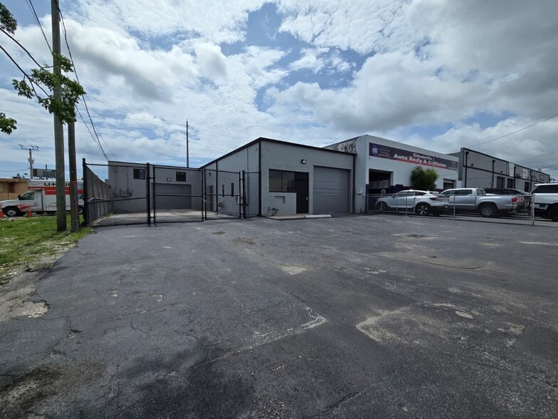 224 NW 1st Ave, Hallandale, FL for sale - Building Photo - Image 2 of 10