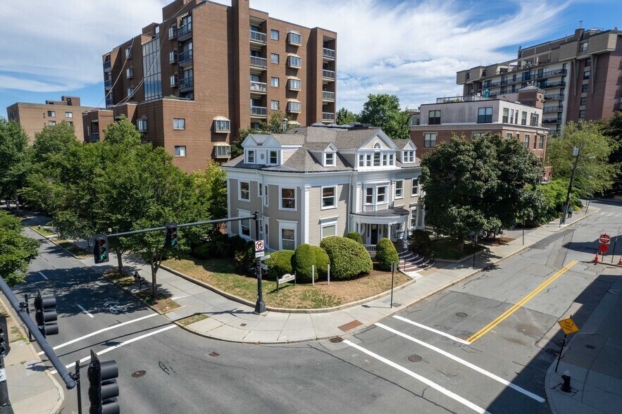 1269 Beacon St, Brookline, MA à louer Photo du bâtiment- Image 1 de 12