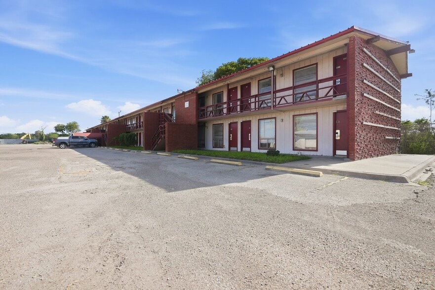 815 S US Highway 281, Alice, TX à vendre - Photo du bâtiment - Image 2 de 11