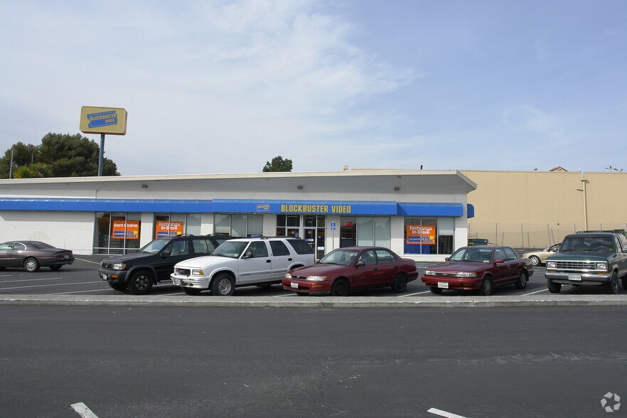 74 Camaritas Ave, South San Francisco, CA à vendre - Photo du bâtiment - Image 2 de 5