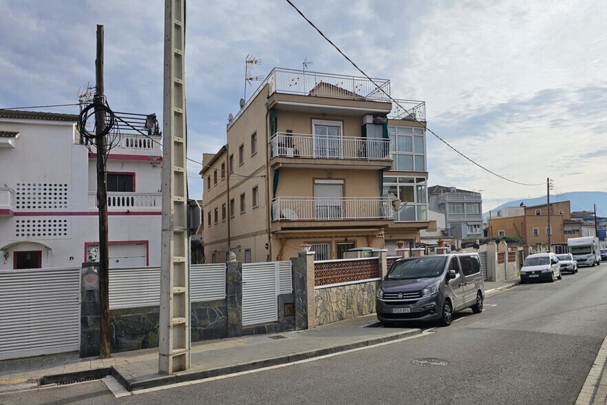 Immeuble residentiel dans Santa Perpètua de Mogoda, Barcelona à vendre - Photo du bâtiment - Image 2 de 23