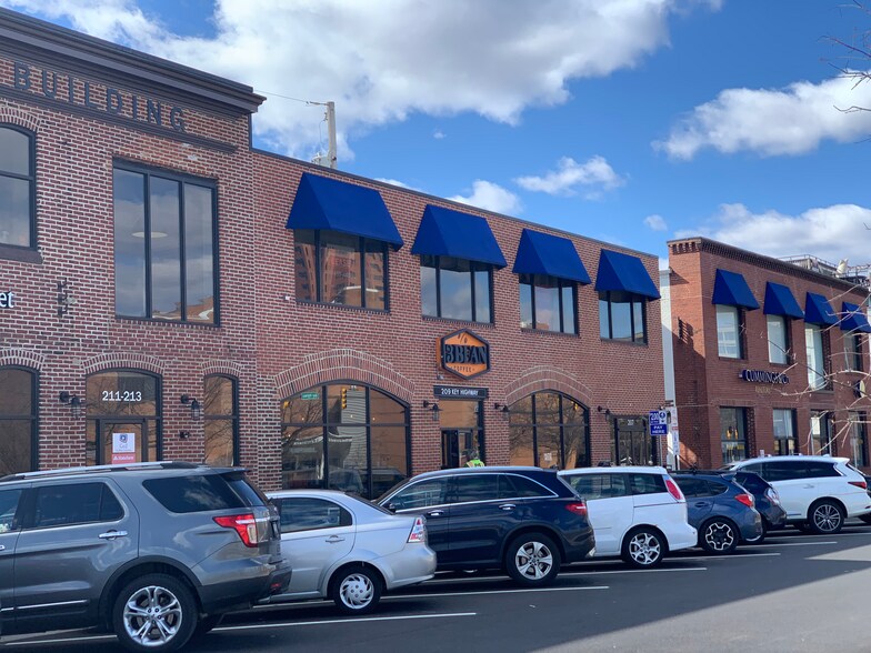 207-213 Key Hwy, Baltimore, MD à louer - Photo du bâtiment - Image 2 de 5