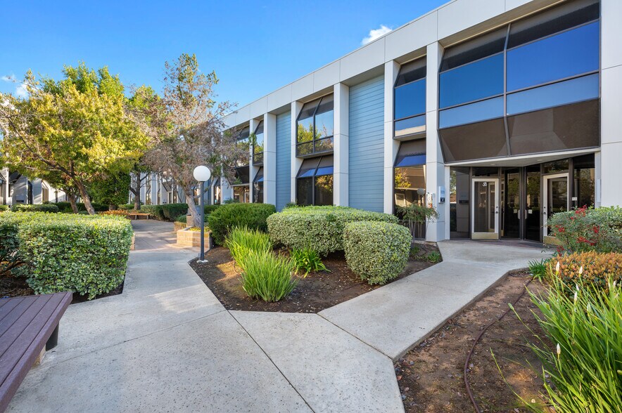 4540 Kearny Villa Rd, San Diego, CA à vendre - Photo du bâtiment - Image 2 de 5