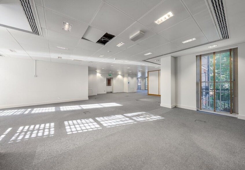 76 Crown Rd, Twickenham for lease - Building Photo - Image 3 of 8