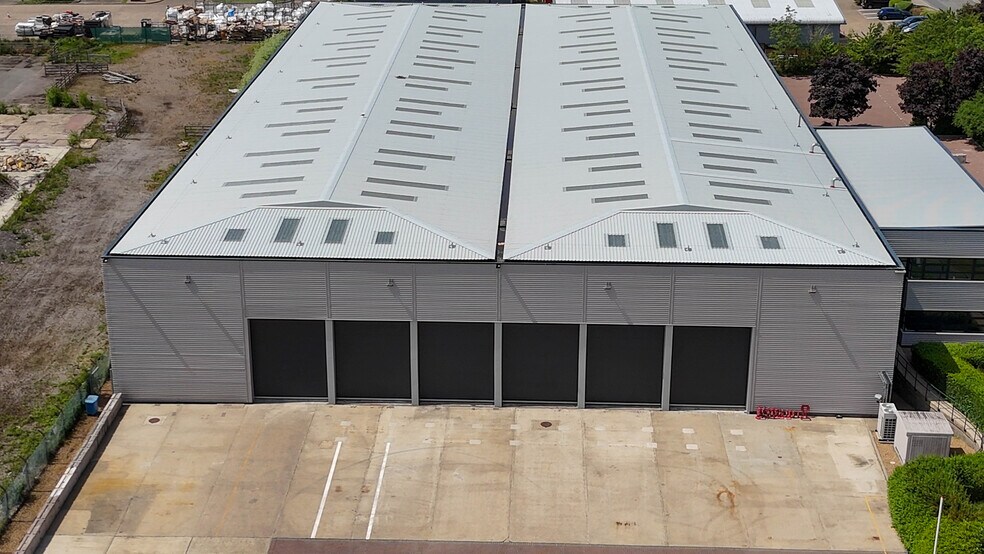 Salthouse Rd, Northampton à louer - Photo du bâtiment - Image 2 de 5