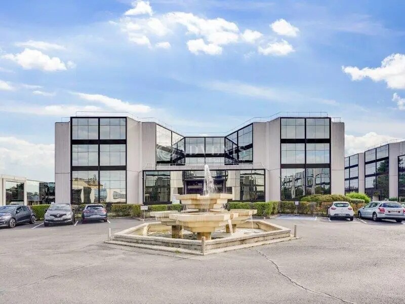 Office in Argenteuil for lease Building Photo- Image 1 of 17