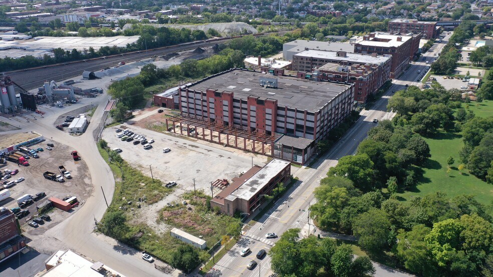 2101 W Pershing Rd, Chicago, IL à louer - Photo du bâtiment - Image 2 de 3