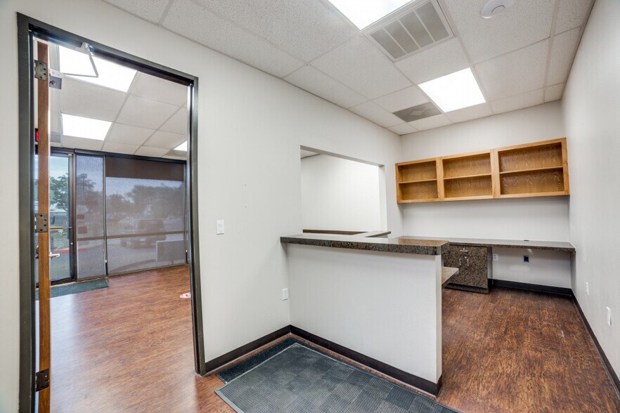 98 Briggs Ave, San Antonio, TX à louer - Photo du bâtiment - Image 3 de 8