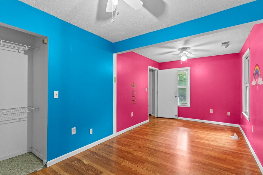 305 S Ferguson St, Henryville, IN for sale - Building Photo - Image 3 of 18