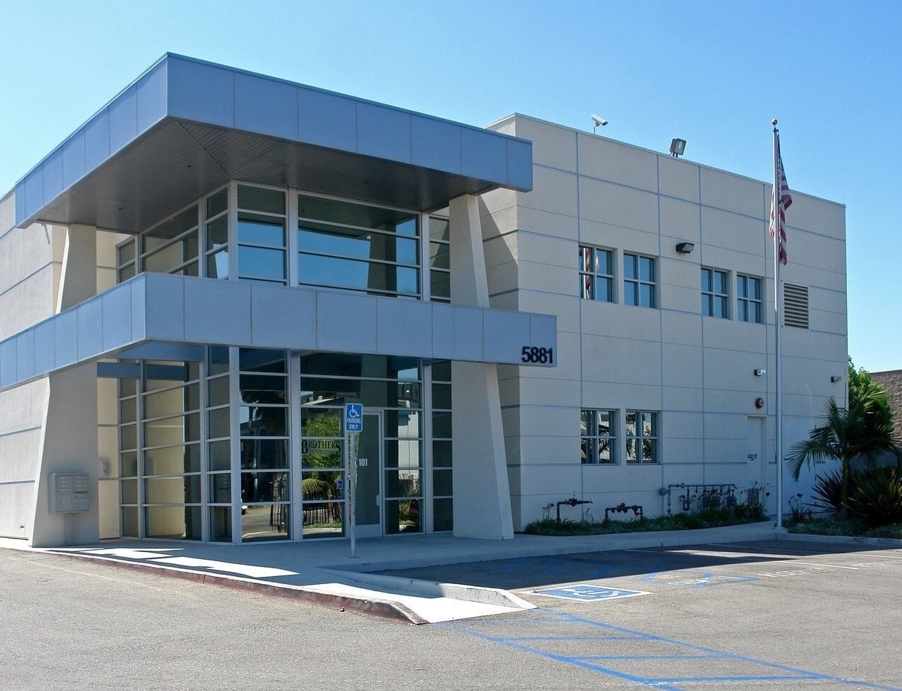 5881 Obispo Ave, Long Beach, CA for lease Primary Photo- Image 1 of 7