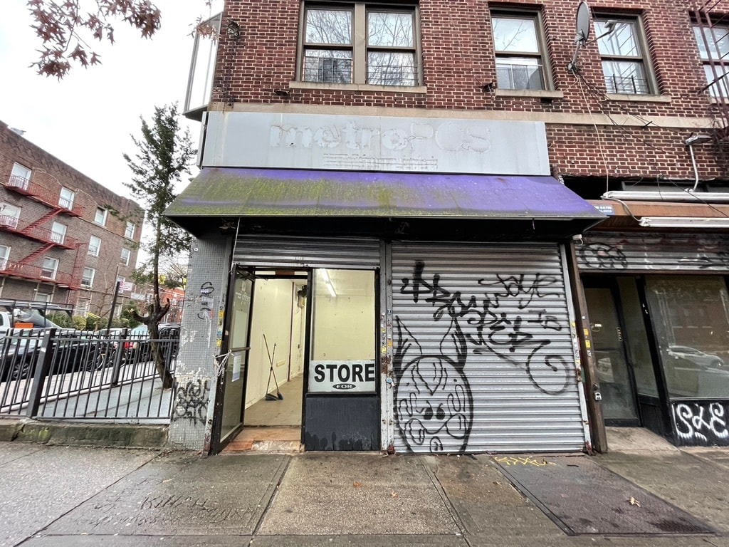 877 Franklin Ave, Brooklyn, NY for lease Interior Photo- Image 1 of 9