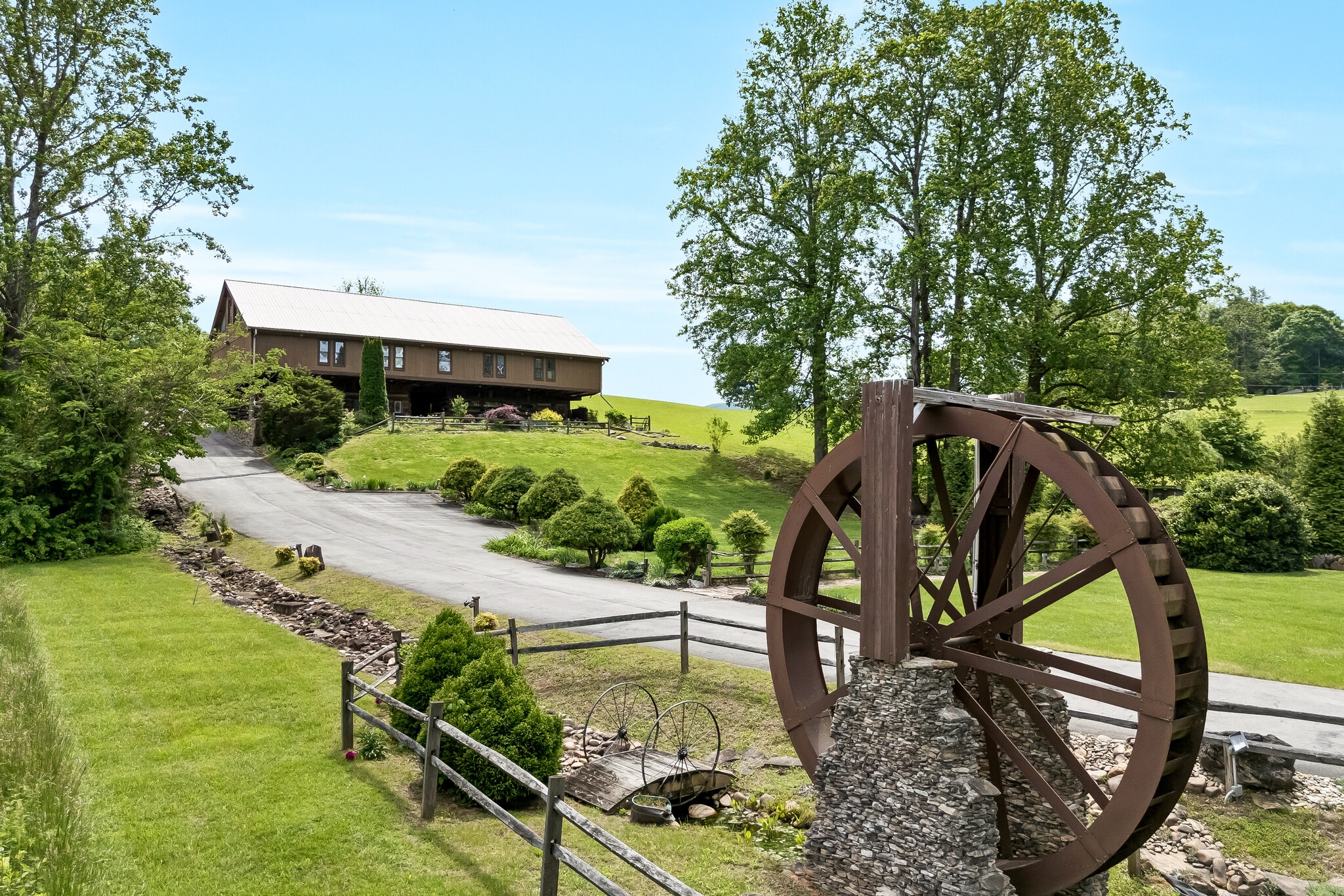 7264 E Lamar Alexander Pky, Townsend, TN for sale Primary Photo- Image 1 of 21