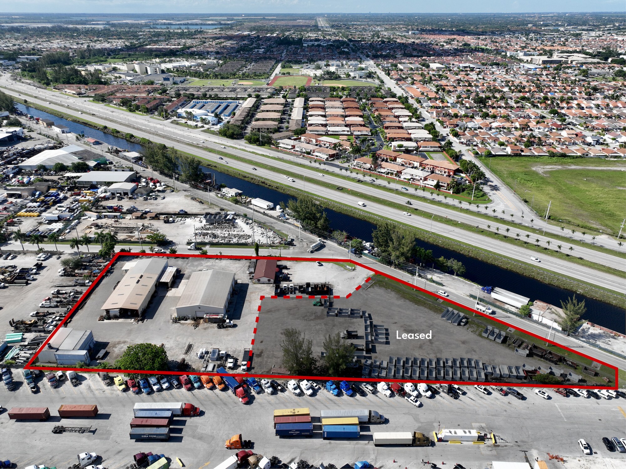 10890 NW South River Dr, Medley, FL à louer Photo du bâtiment- Image 1 de 8