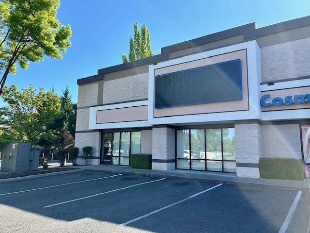 1390 Biddle Rd, Medford, OR for lease - Building Photo - Image 1 of 15