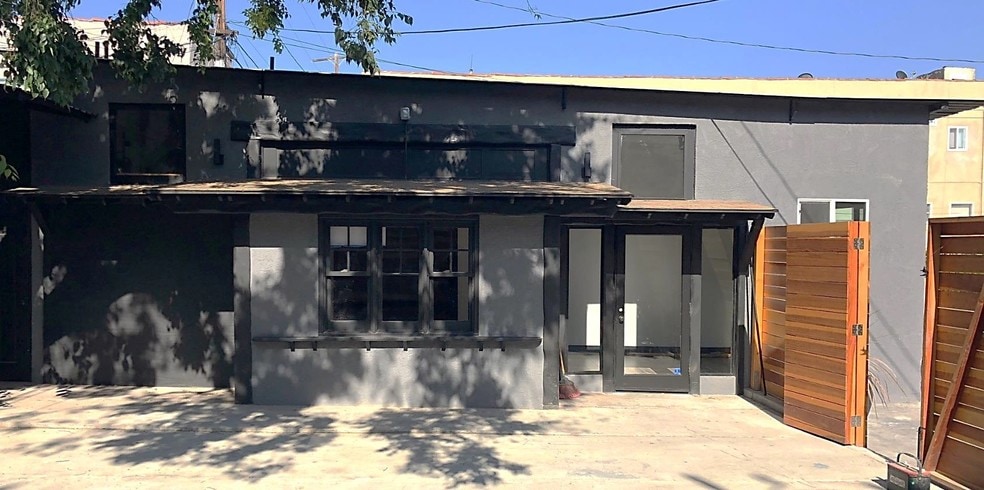 5119 Melrose Ave, Los Angeles, CA for lease - Primary Photo - Image 1 of 5