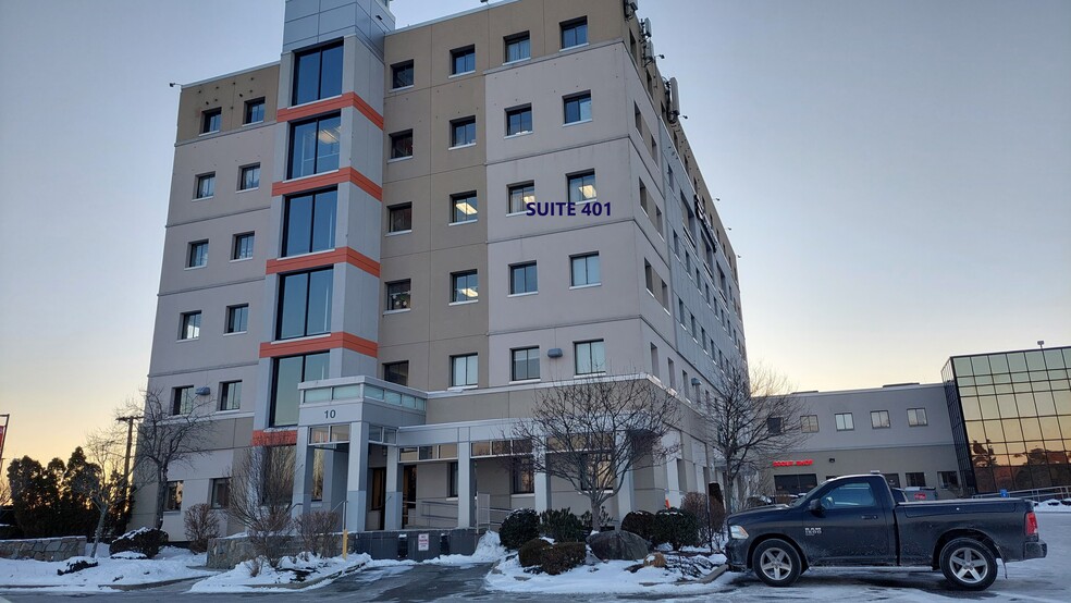 2-100 Tower Office Park, Woburn, MA for lease - Building Photo - Image 1 of 6