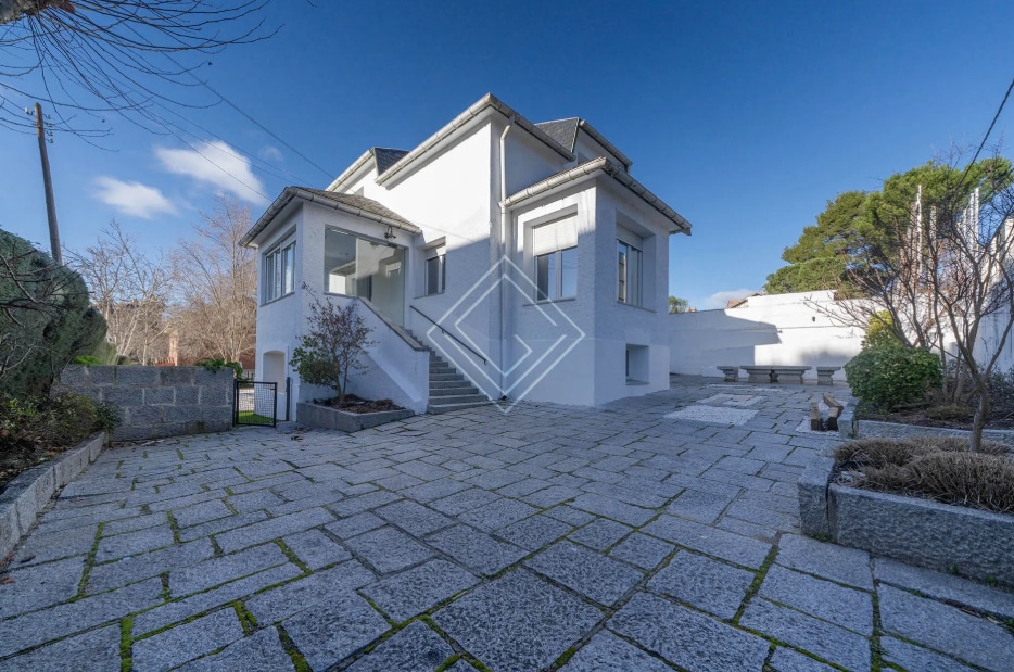 Avenida de la Victoria, 73, Madrid, Madrid for lease Primary Photo- Image 1 of 4