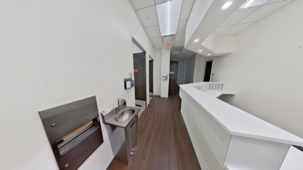 520 Deep Valley Dr, Rolling Hills Estates, CA for lease - Interior Photo - Image 2 of 80