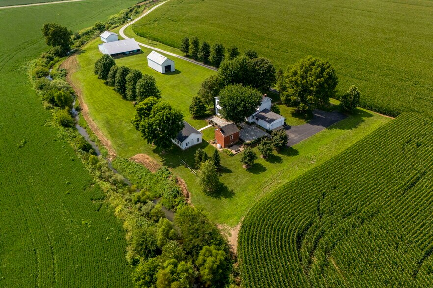 29614 Tarlton Adelphi Rd, Laurelville, OH à vendre - Photo du bâtiment - Image 2 de 31