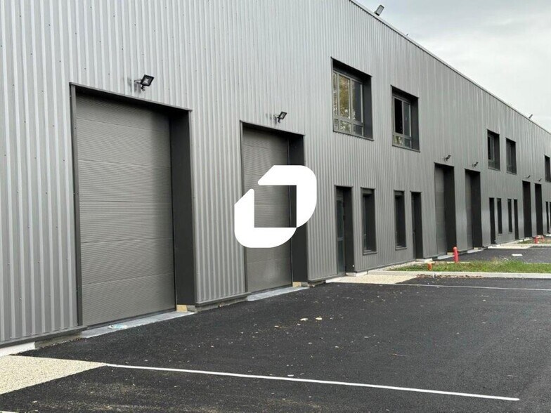 225 Avenue Des Marronniers, Bourgoin-Jallieu for lease - Building Photo - Image 3 of 41