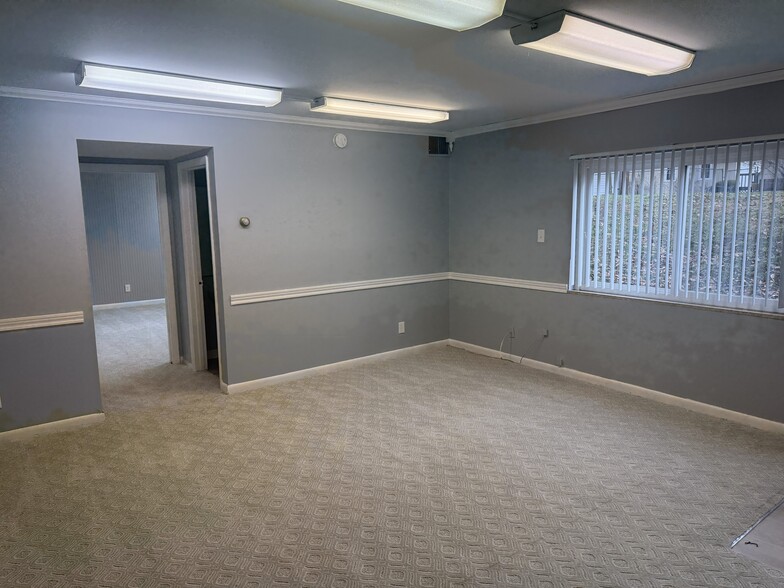 1234 W Main St, Newark, OH for lease - Building Photo - Image 3 of 7