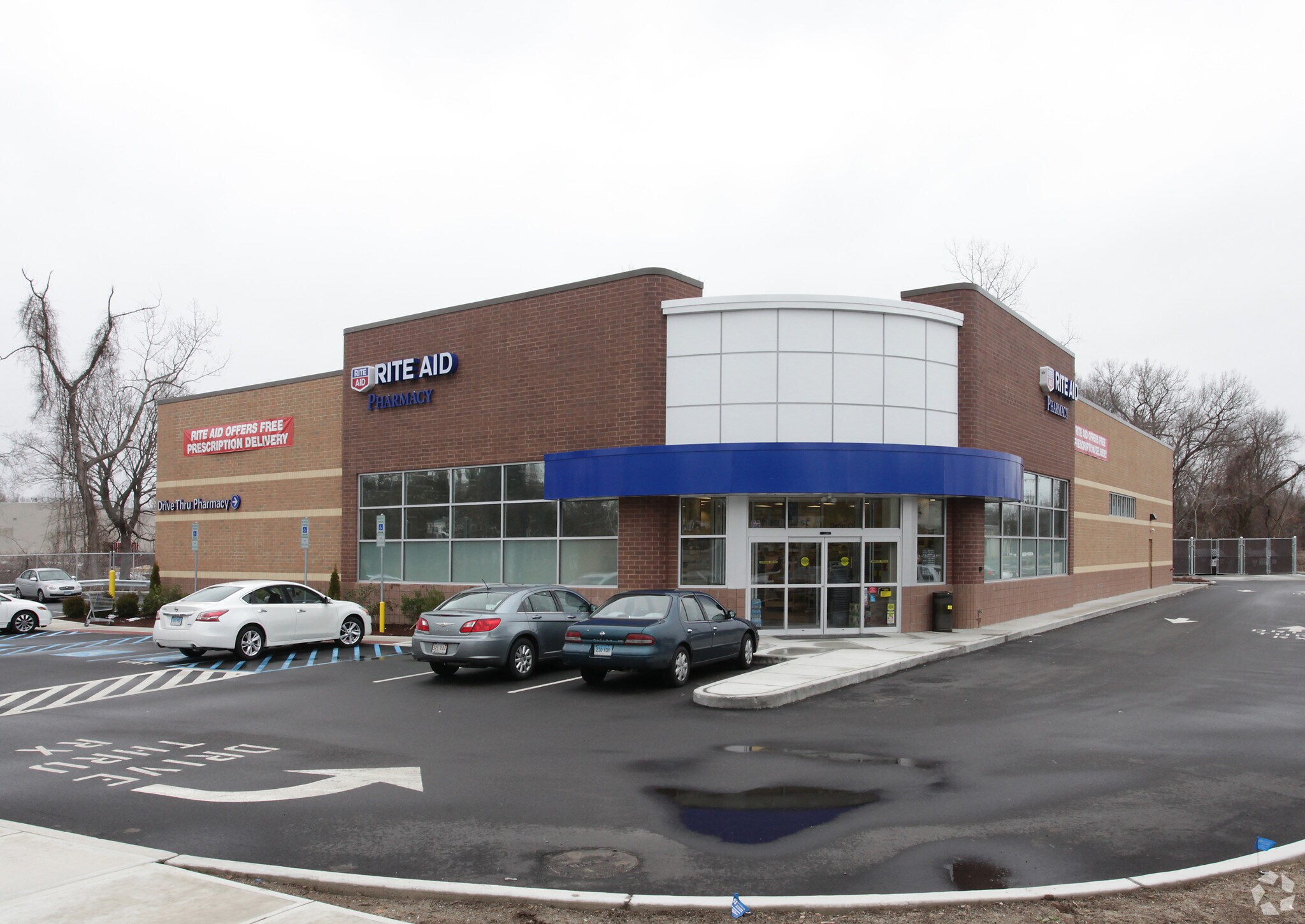 329 Ellington Rd, East Hartford, CT à louer Photo principale- Image 1 de 7