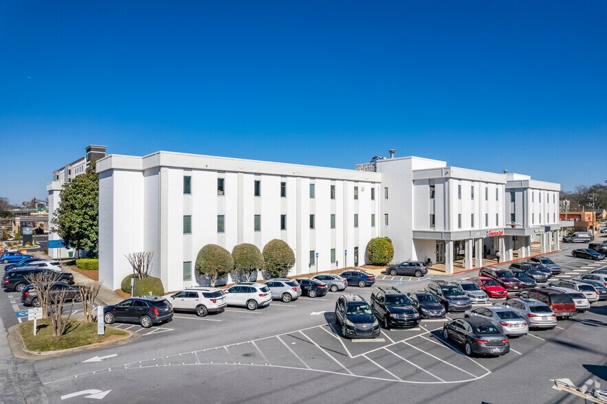 1001 Virginia Ave, Hapeville, GA à louer - Photo du bâtiment - Image 3 de 16