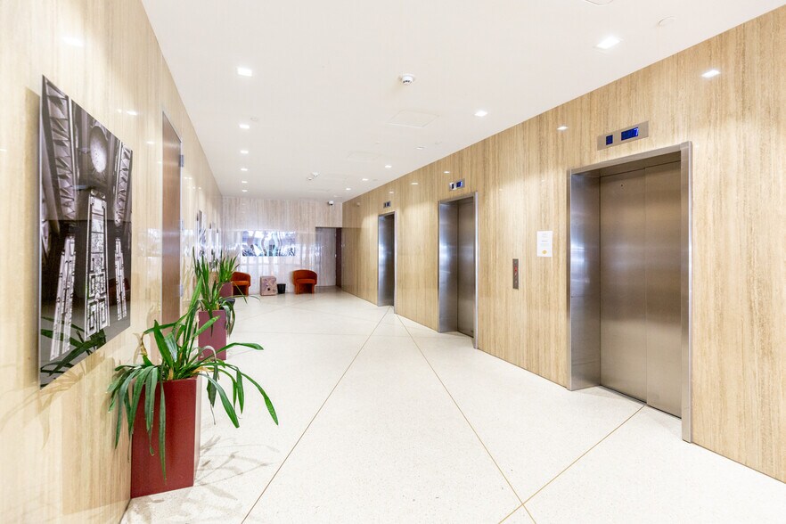 515 Houston St, Fort Worth, TX à vendre - Photo du bâtiment - Image 3 de 7