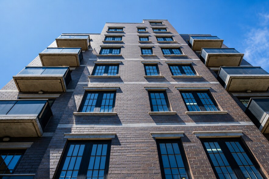 25-34 31st St, Astoria, NY à vendre - Photo du bâtiment - Image 2 de 2