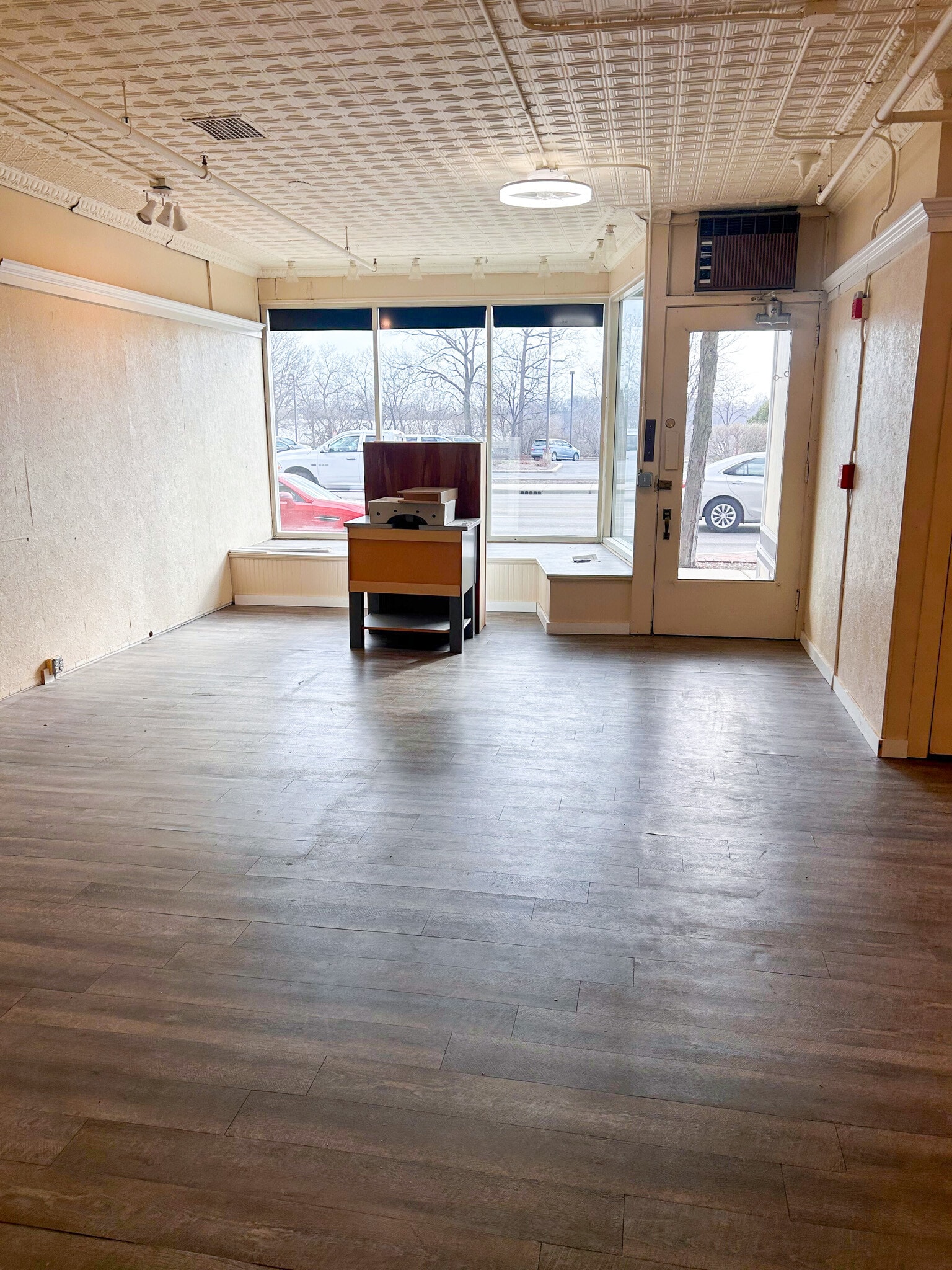 141 S Batavia Ave, Batavia, IL à louer Photo intérieure- Image 1 de 8