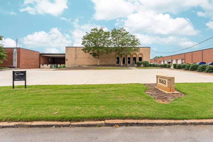 1562 Litton Dr, Stone Mountain, GA à louer - Photo du bâtiment - Image 2 de 5