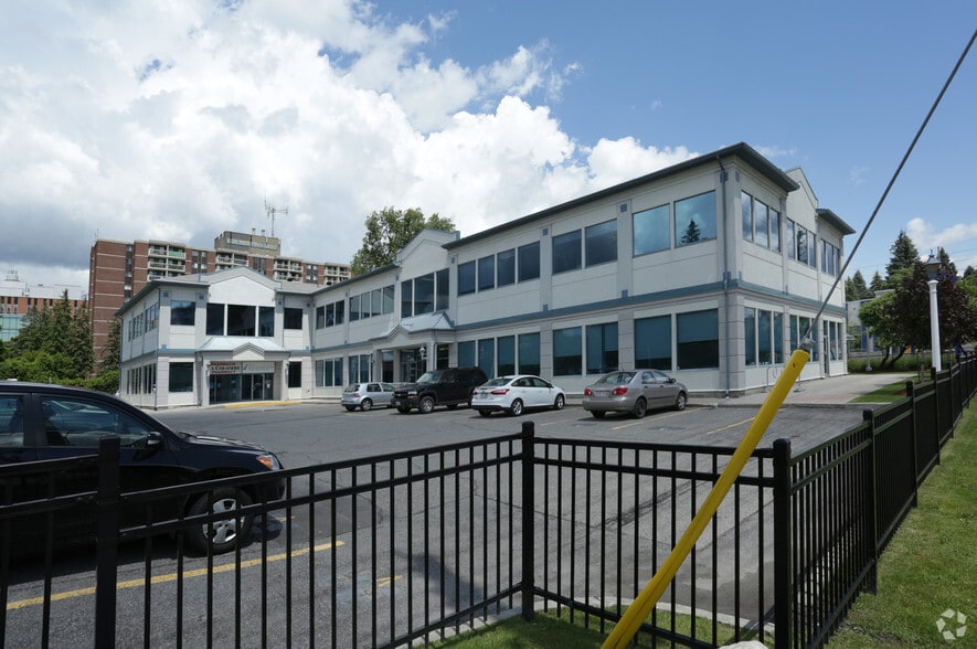 745 Montreal Rd, Ottawa, ON for lease - Primary Photo - Image 1 of 25
