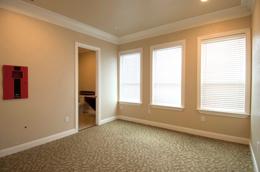 1150 Bromberg St, Mineola, TX à louer - Photo du bâtiment - Image 2 de 32
