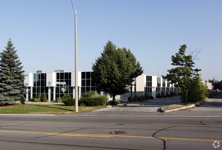 259 Traders Blvd E, Mississauga, ON à louer - Photo principale - Image 1 de 2