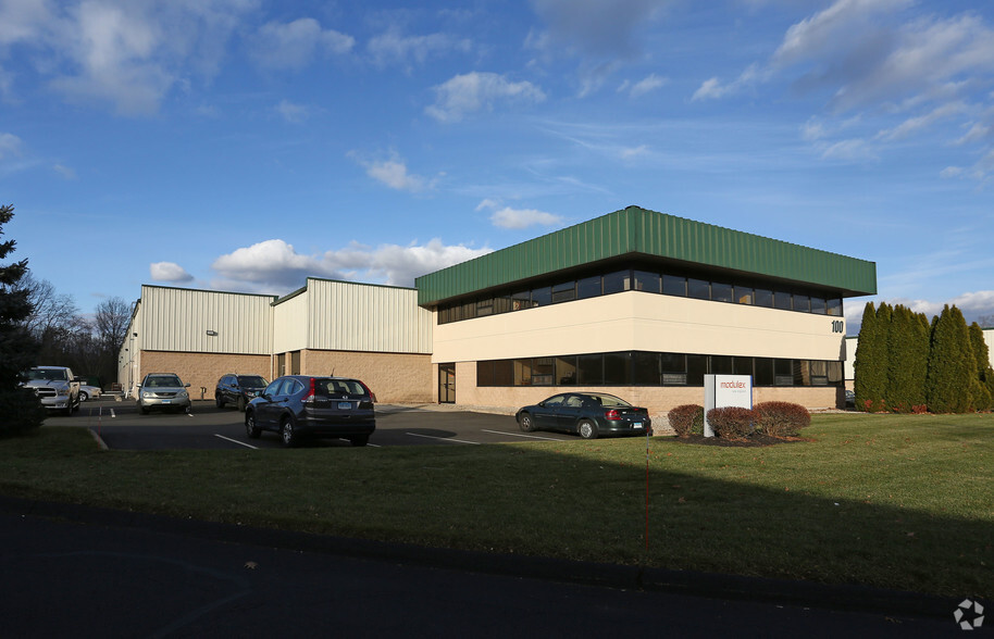 100 Clark Dr, East Berlin, CT for lease - Primary Photo - Image 1 of 4