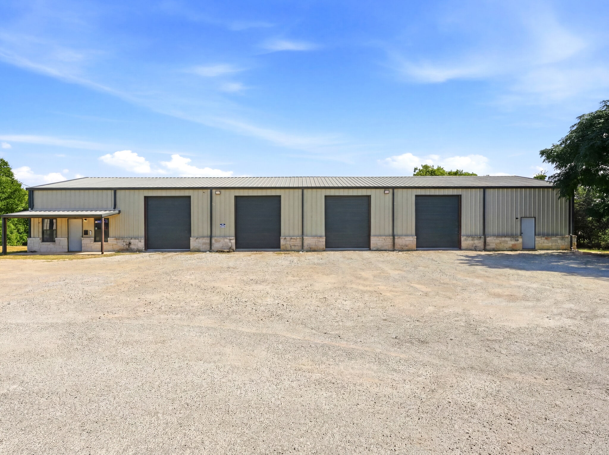 117 Business Dr W, Kerrville, TX à vendre Photo du bâtiment- Image 1 de 44