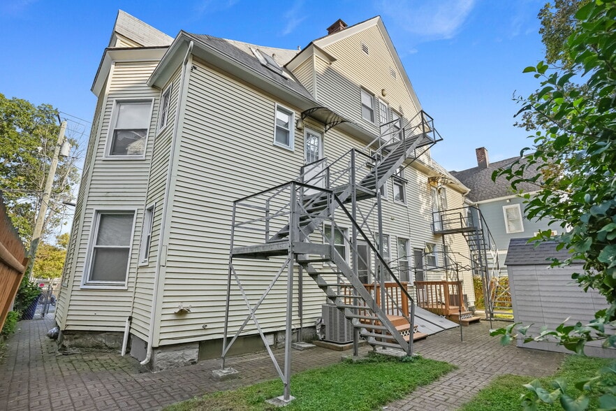 357-359 Norman St, Bridgeport, CT à vendre - Photo du bâtiment - Image 2 de 20