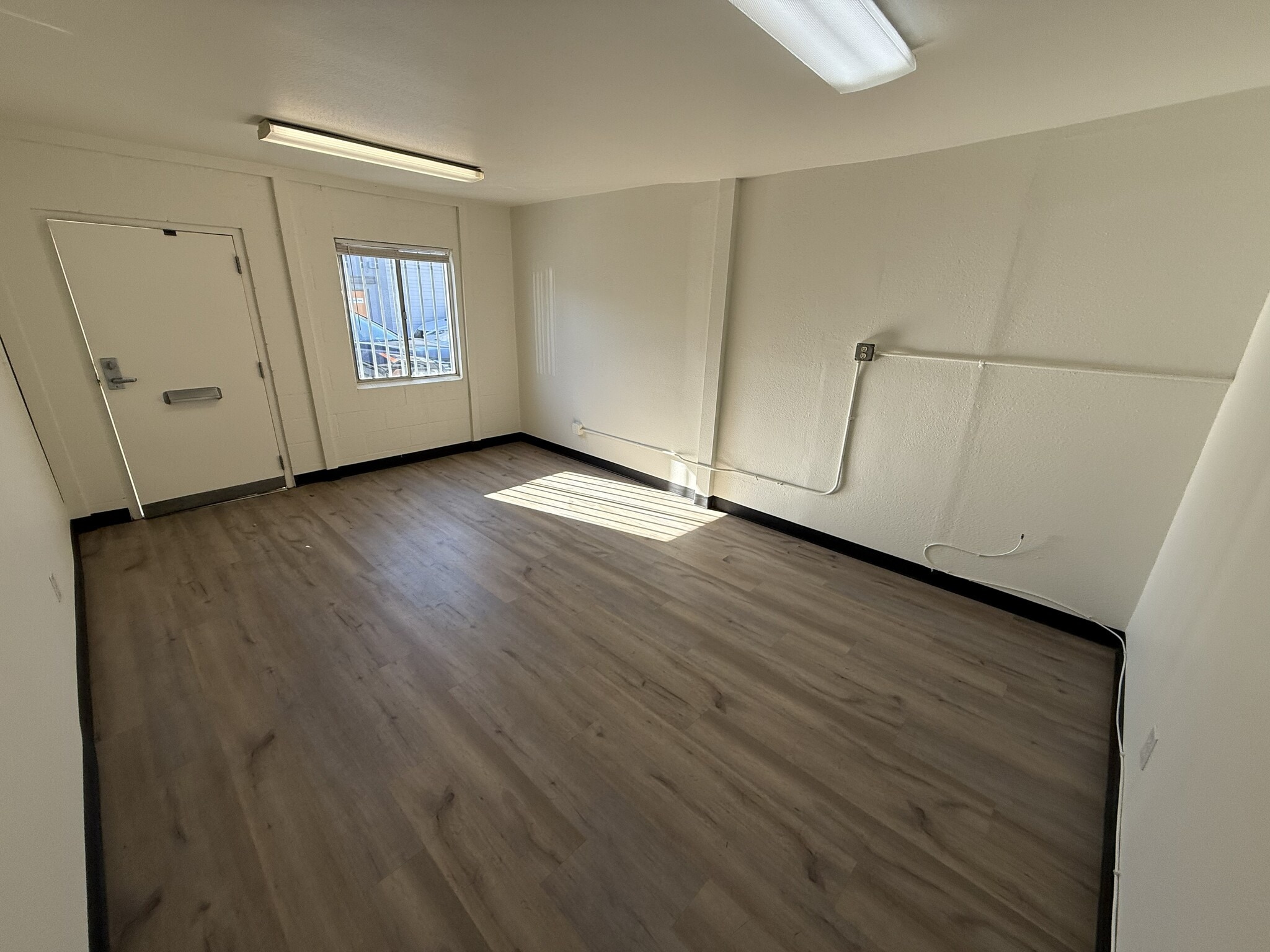 9907-9909 Canoga Ave, Chatsworth, CA à louer Photo intérieure- Image 1 de 5