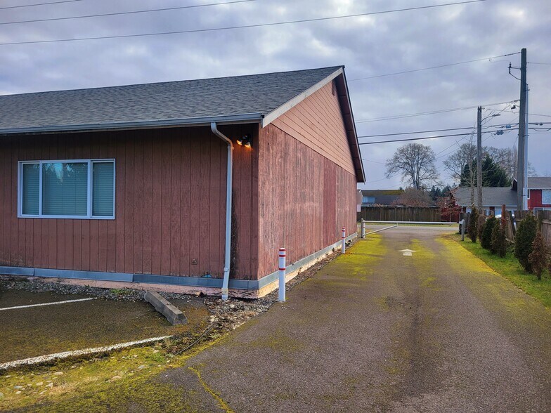 7714 Douglas St W, University Place, WA à vendre - Photo du bâtiment - Image 3 de 10