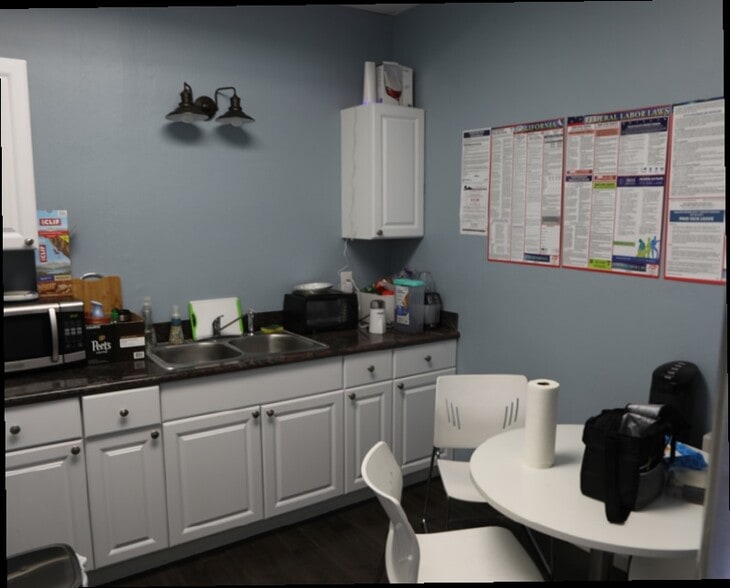 2218 Old Middlefield Way, Mountain View, CA for lease - Interior Photo - Image 3 of 4
