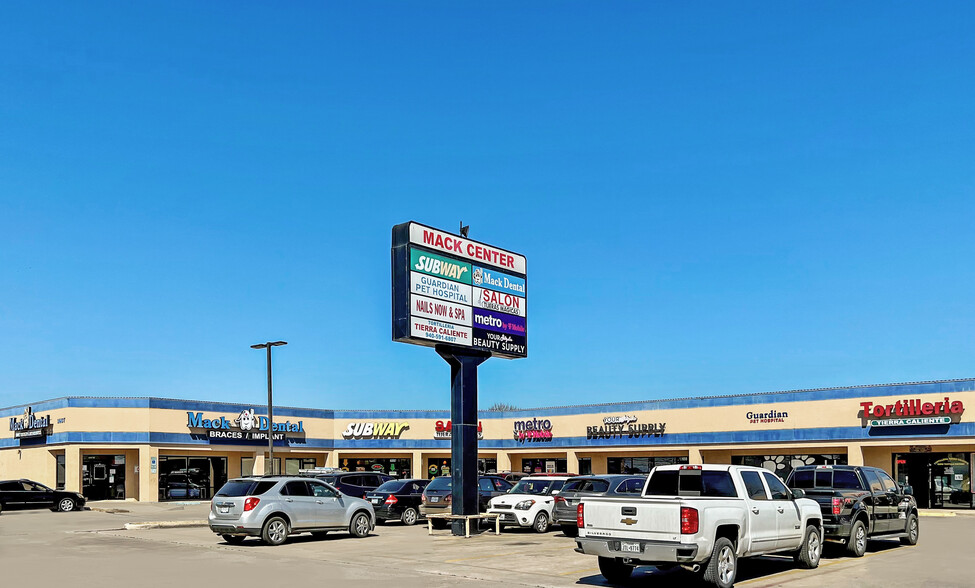 1607 E McKinney St, Denton, TX for sale - Building Photo - Image 1 of 1