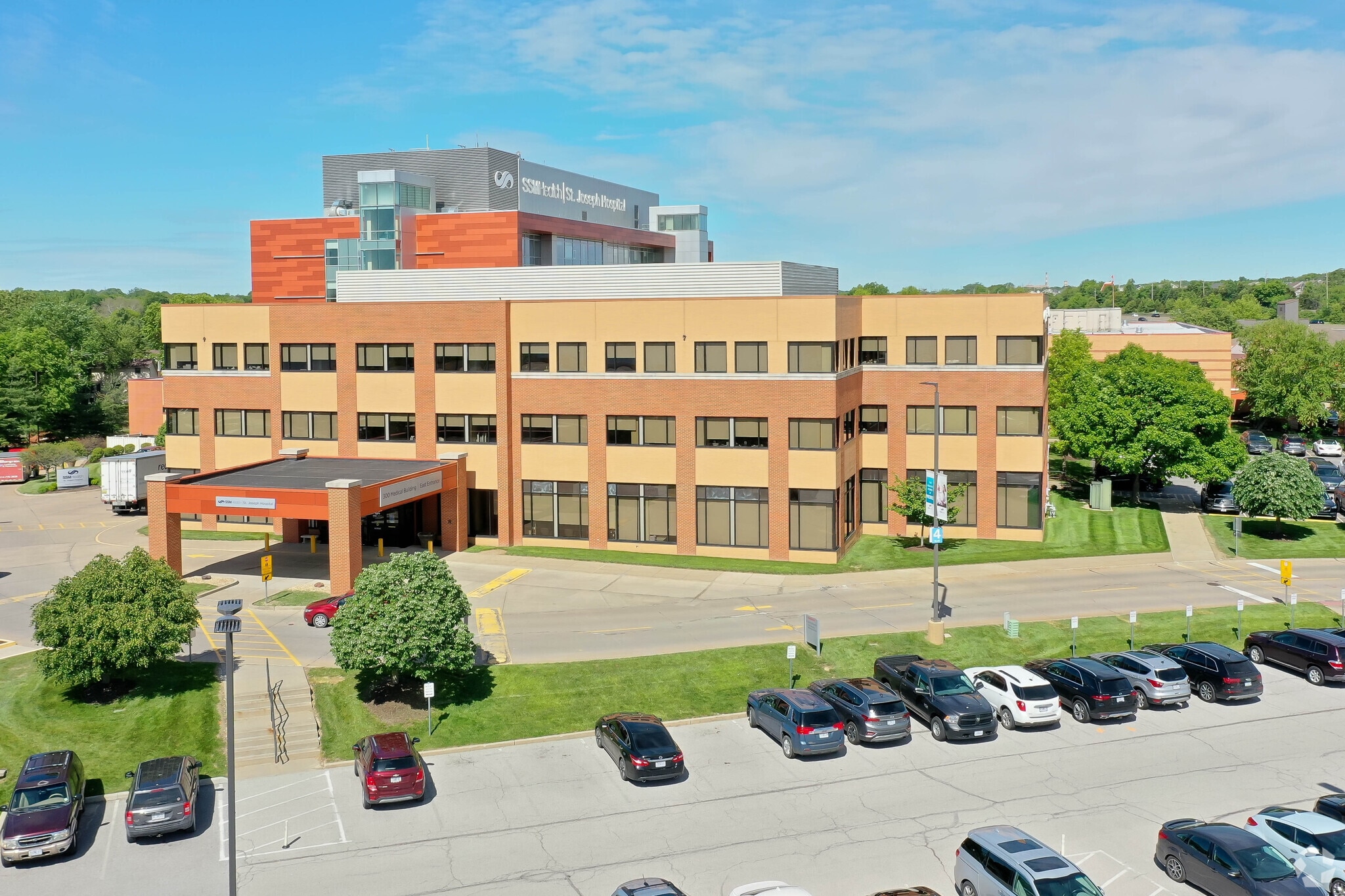 300 Medical Plz, Lake Saint Louis, MO for lease Primary Photo- Image 1 of 8