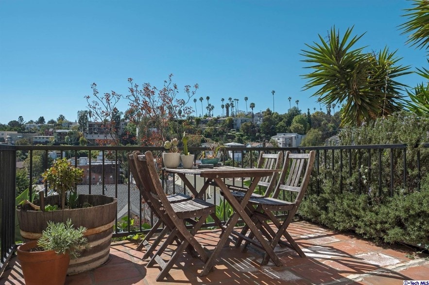 3201 Hamilton Way, Los Angeles, CA for sale - Building Photo - Image 2 of 29