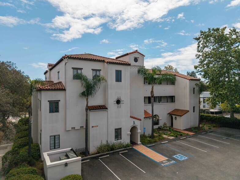 504 W Pueblo St, Santa Barbara, CA à vendre - Photo du bâtiment - Image 3 de 30