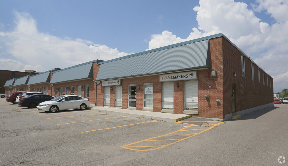 90-106 Martin Ross Ave, Toronto, ON à louer - Photo du bâtiment - Image 3 de 3