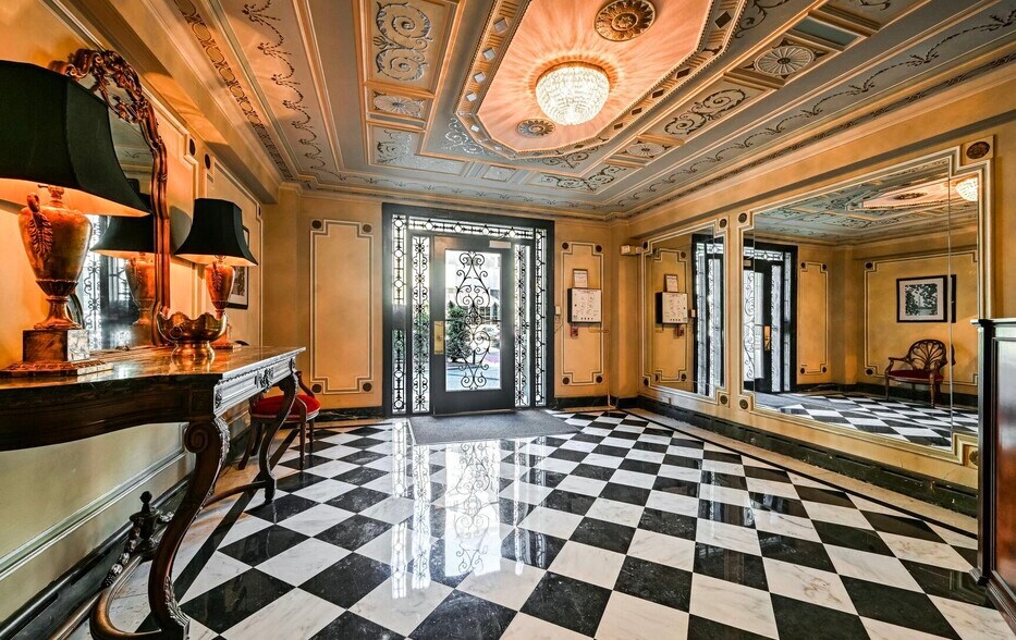 1026 16th St NW, Washington, DC à vendre - Photo du bâtiment - Image 2 de 14