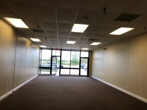 9900 Lake Forest Blvd, New Orleans, LA for lease Interior Photo- Image 2 of 4