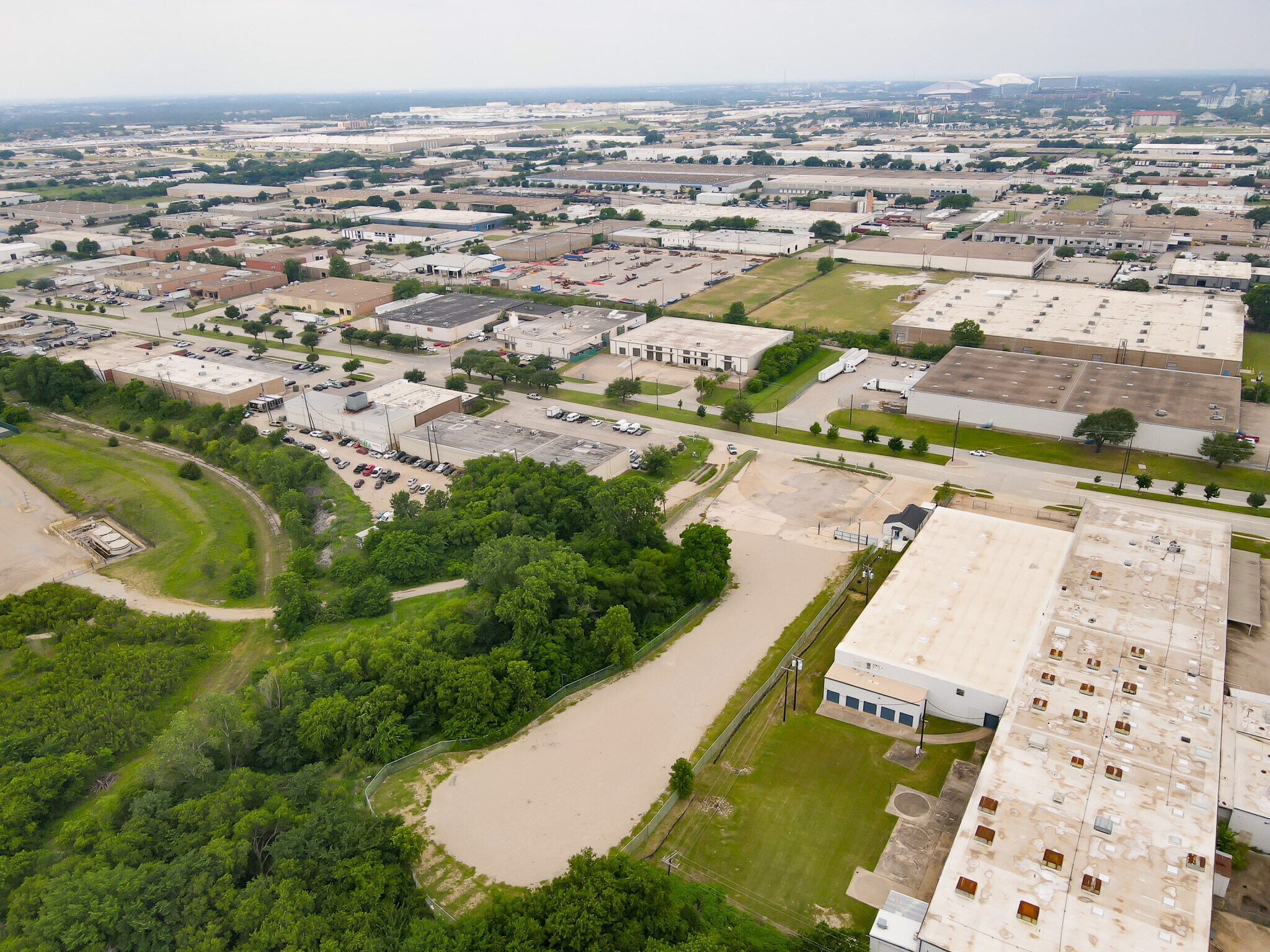820 N Great Southwest Pky, Arlington, TX à vendre Photo du bâtiment- Image 1 de 8