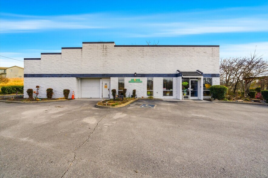 2376 Business Center Cir, Sevierville, TN à vendre - Photo du bâtiment - Image 3 de 56