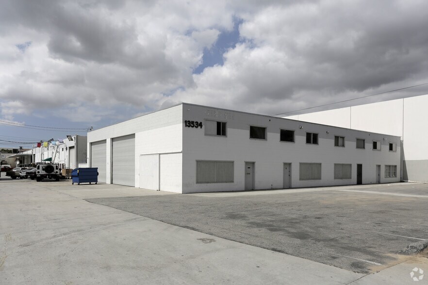 13534-13544 Imperial Hwy, Santa Fe Springs, CA à louer - Photo principale - Image 1 de 7